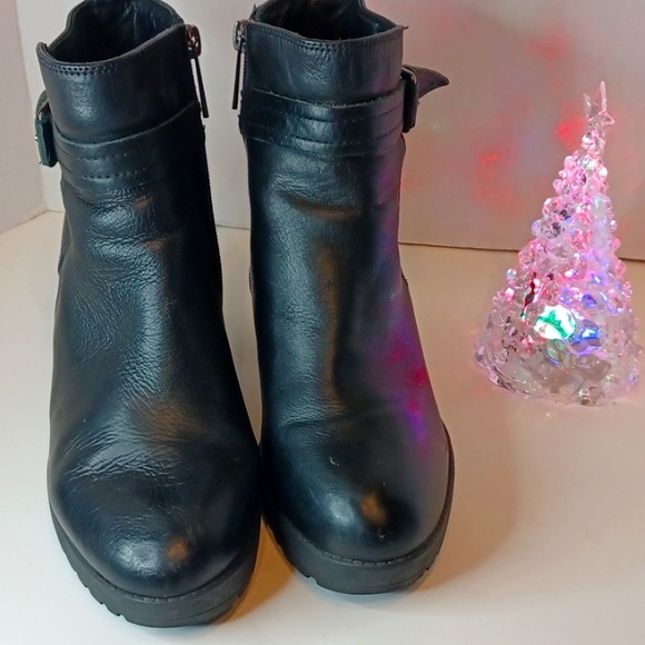 Carmela Leather Chunky Heeled Boots Moto Booties Zippers Lug Size Women's 7 - Picture 4 of 11